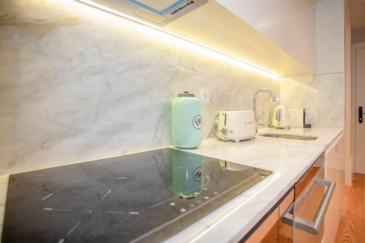 Liiiving In Porto - Cedofeita Charming Apartment Bagian luar foto