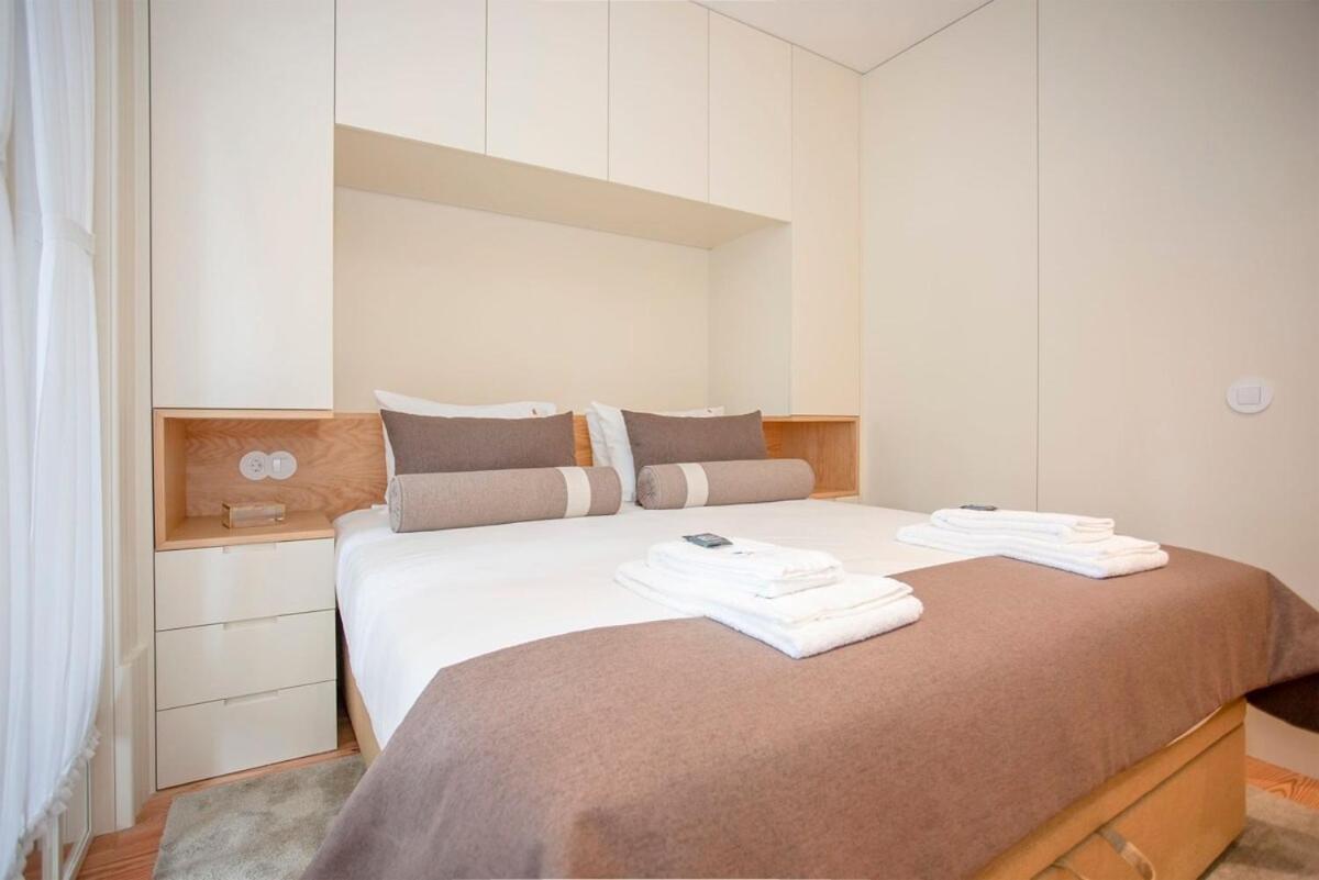 Liiiving In Porto - Cedofeita Charming Apartment Bagian luar foto