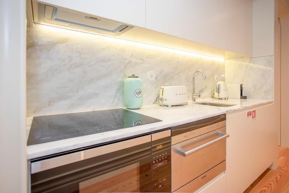Liiiving In Porto - Cedofeita Charming Apartment Bagian luar foto